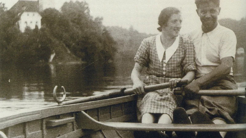 Fotografija: Vožnja zajubljencev po Blejskem jezeru Fototeka SEM
