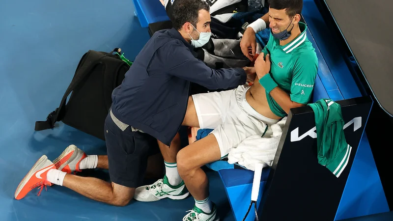 Novak Đokovic je potreboval zdravniško pomoč. FOTO: Brandon Malone/AFP