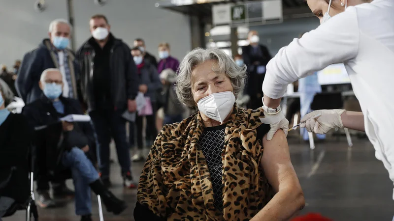 Fotografija: Dajmo priložnost tistim, ki so bolezen preboleli, da se celovito rehabilitirajo in uživajo dostojno starost, pravijo v Srebrni niti. FOTO: Leon Vidic/Delo