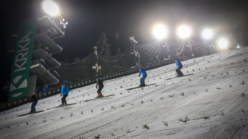 Fotografija: Tudi Smučarska zveza Slovenije je potrdila pogovore z mednarodno zvezo FIS. FOTO: Matej Družnik