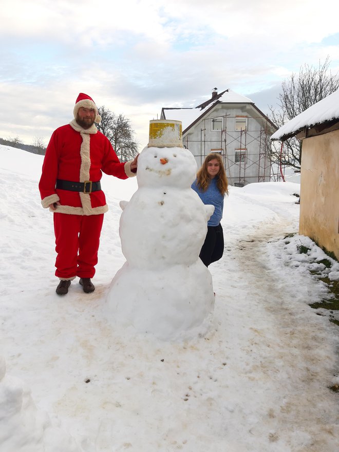 Takole je Božiček Niko Korenjak po Sloveniji obiskoval srednješolce, ki prebivajo v Dijaškem domu Celje. FOTO: osebni arhiv
