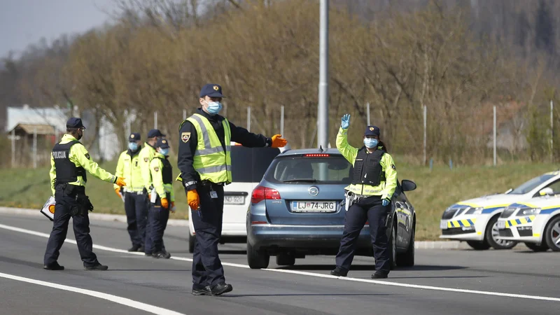 Fotografija: Minister za notranje zadeve Aleš Hojs podpira izstop policistov iz enotnega plačnega sistema. Napovedal je, da bodo preverili možnost drugačnih plačilnih razmerij v okviru obstoječe mase plač. FOTO: Leon Vidic/Delo