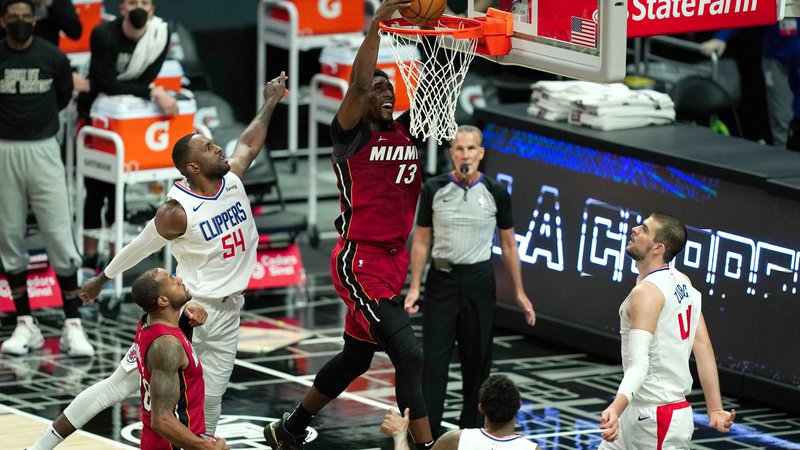 Fotografija: Miamijev center Bam Adebayo je imel odličen večer proti LA Clippers, a lanski finalst je vsseeno izgubil proti LA Clippers. FOTO: Kirby Lee/Usa Today Sports