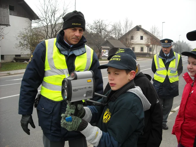 Policija v svoje vrste vabi kandidate, ki so pripravljeni varovati ljudi in premoženje. FOTO: Policijska uprava Kranj