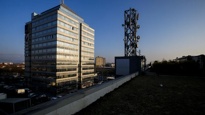 Fotografija: Začenja se boj operaterjev za svoj kos pogače omrežja pete generacije. FOTO: Matej Družnik/Delo