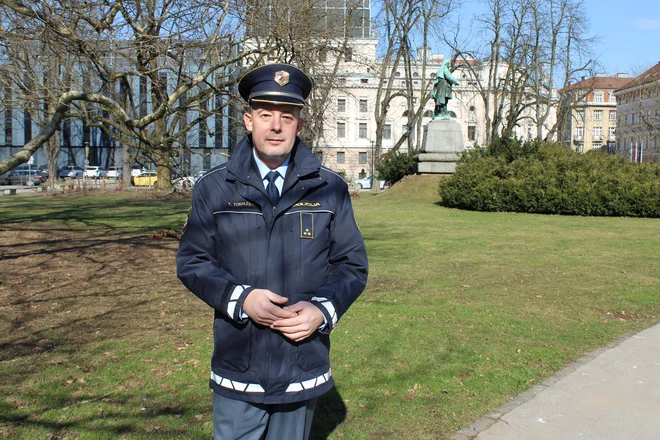 Tomaž Tomaževic pravi, da za policista ni večje nagrade kot zadovoljstvo, ko nekomu pomagaš ali celo rešiš življenje. FOTO: Policijska uprava Ljubljana