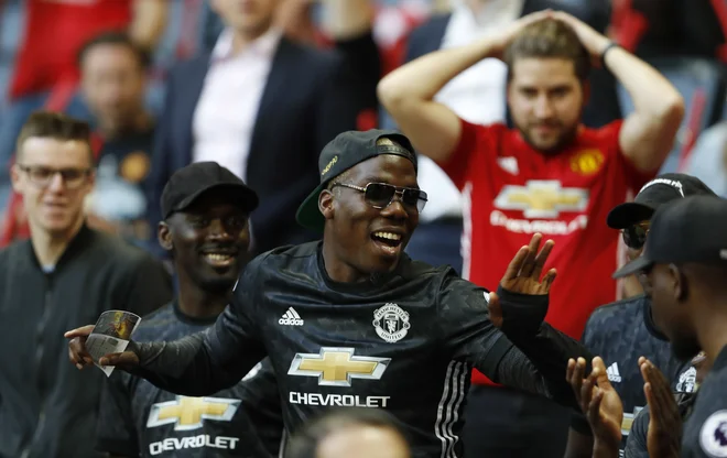 Mathias Pogba slovitega in tri leta mlajšega brata Paula spremlja na reprezentančnih tekmah. FOTO: Reuters