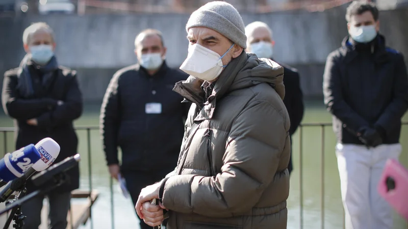 Fotografija: Skladatelj Drago Ivanuša se zahvaljuje donatorjem in znanosti: »Nihče od nas ne ve, kdaj se mu kaj zgodi. Dokler sem bil zdrav nisem imel pojma, kaj je to desiminirani plazmocitom. Zdaj pa se moram še kako zanimati za to, da sploh lahko preživim z danes na jutri.« FOTO: Uroš Hočevar/Delo