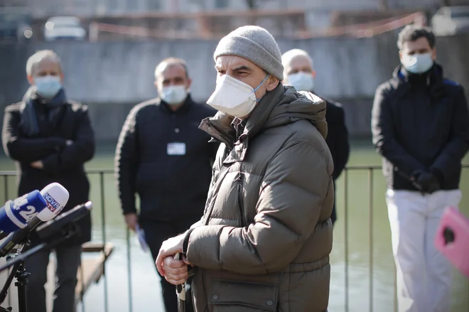 Skladatelj Drago Ivanuša se zahvaljuje donatorjem in znanosti:&nbsp;&raquo;Nihče od nas ne ve, kdaj se mu kaj zgodi. Dokler sem bil zdrav nisem imel pojma, kaj je to desiminirani plazmocitom. Zdaj pa se moram še kako zanimati za to, da sploh lahko preživim z danes na jutri.&laquo; FOTO: Uroš Hočevar/Delo
