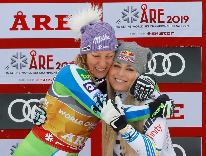 Lindsey Vonn (desno) je svoje smuči postavila v kot po prejšnjem svetovnem prvenstvu v Åreju, kjer je v smuku osvojila bronasto kolajno. Z zlato lovoriko se je tedaj ovenčala Ilka Štuhec. FOTO: Reuters