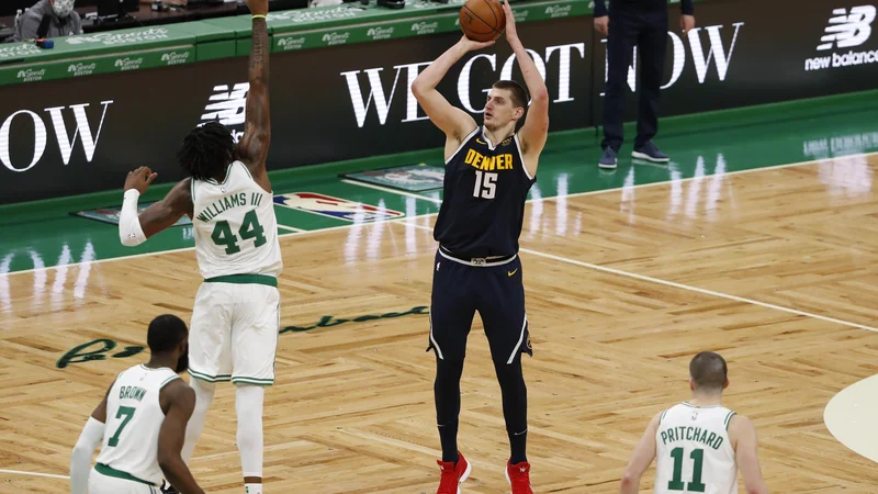 Fotografija: Nikola Jokić je bil s 43 točkami z naskokom najboljši strelec tekme, vendar je imel premalo pomoči soigralcev. FOTO: Winslow Townson/Usa Today Sports