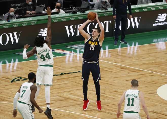 Nikola Jokić je bil s 43 točkami z naskokom najboljši strelec tekme, vendar je imel premalo pomoči soigralcev. FOTO: Winslow Townson/Usa Today Sports