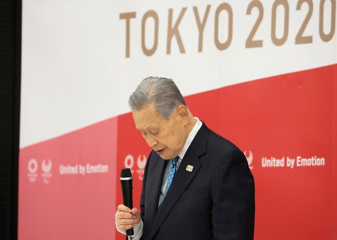 Nekdanji japonski premier in zdaj že bivši predsednik organizacijskega odbora tokijske olimpiade Joširo Mori se je po škandalu opravičil in odstopil. FOTO: Pool Reuters