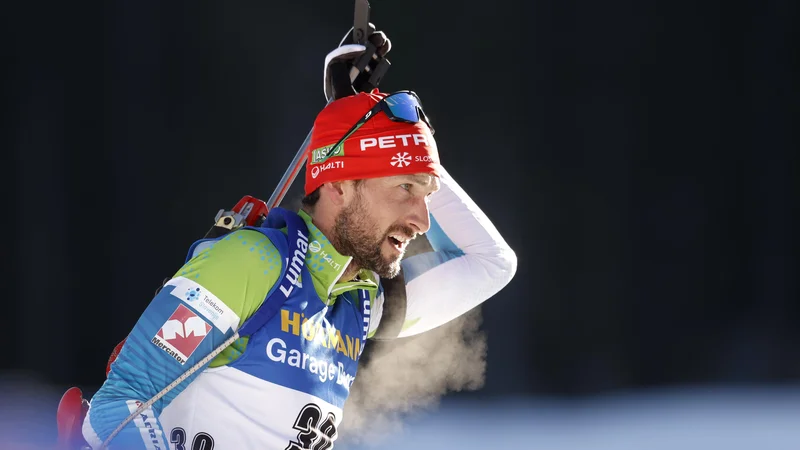 Fotografija: Jakov Fak na zadnjem strelskem postanku ni ohranil nujne zbranosti za vrhunski dosežek. FOTO: Matej Družnik/Delo