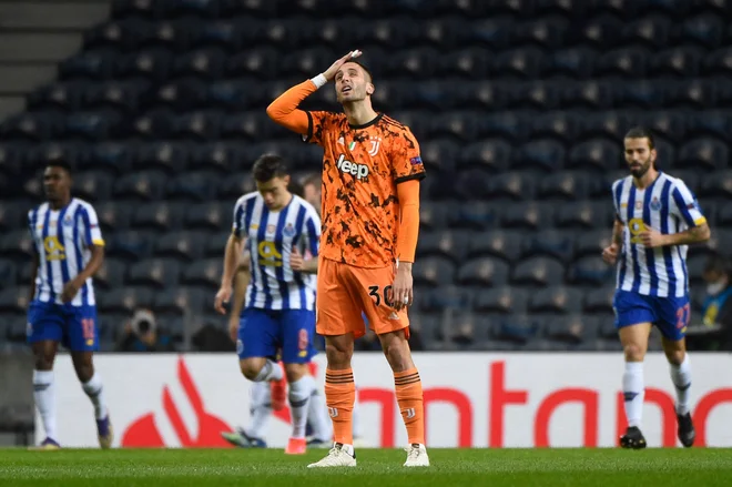 Rodrigo Bentancur je storil napako v uvodnih sekundah in Juventus je doživel poraz. FOTO: Miguel Riopa Afp