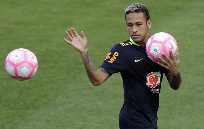 Neymar si žeki otroka v sebi ohraniti, vendar ne na igrišču. Foto: Andre Penner/Ap