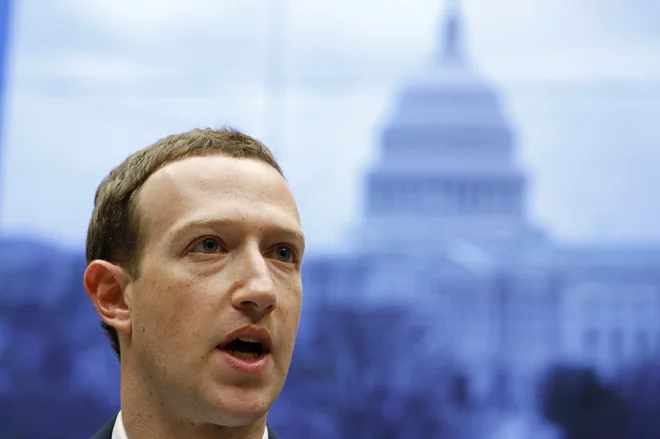 Ustanovitelj in direktor Facebooka Mark Zuckerberg na zaslišanju v ameriškem kongresu FOTO: REUTERS