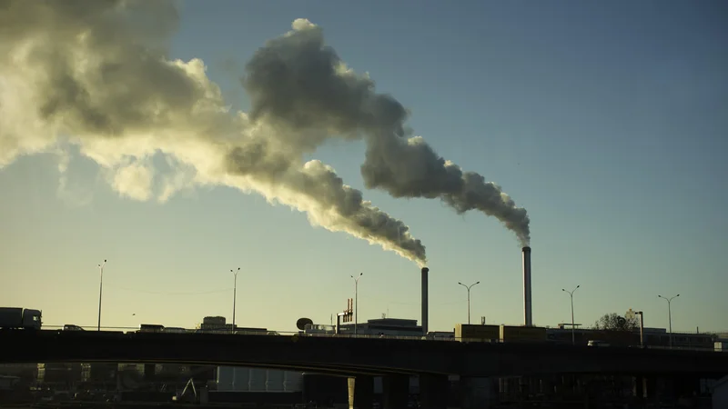 Ena od mestnih industrijskih con. Pariz, Francija. Foto: Jure Eržen/delo