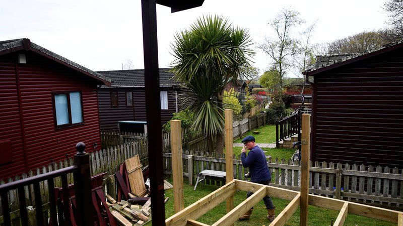 Fotografija: Tudi v Veliki Britaniji gradijo vse več mobilnih hiš. Nekateri pravijo, da se je rast začela z brexitom, ki prinaša negotovost. Foto Reuters