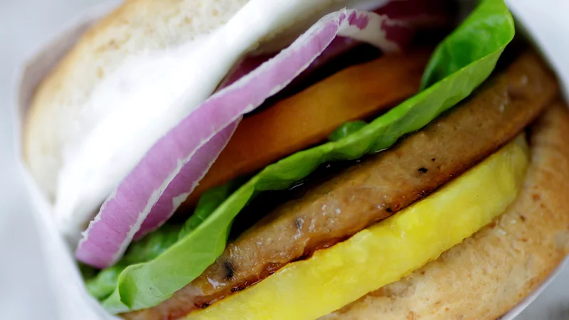 Fotografija: Veganski hamburger. Reuters