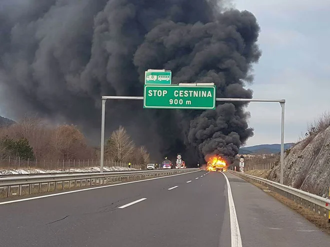 Požar na avtocesti. FOTO: Jovan, bralec poročevalec