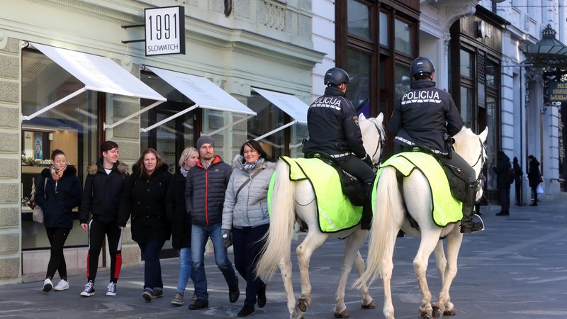 Fotografija: Policisti so redni obiskovalci Slowatcha na Čopovi. FOTO: Igor Mali