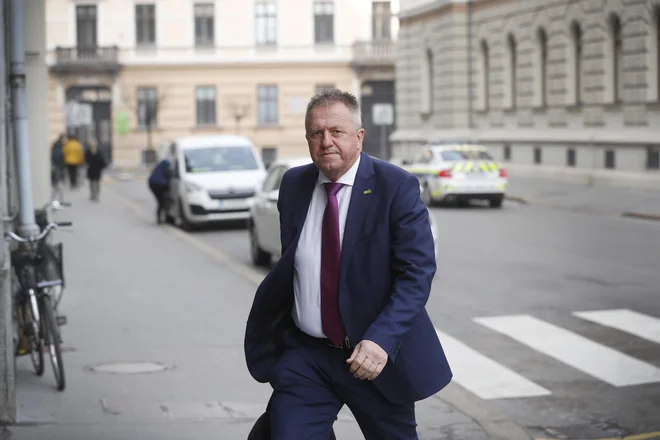 Počivalška čaka interpalacija zaradi očitkov o nepravilnostih pri nabavi zaščitne opreme med epidemijo novega koronavirusa. FOTO: Leon Vidic, Delo