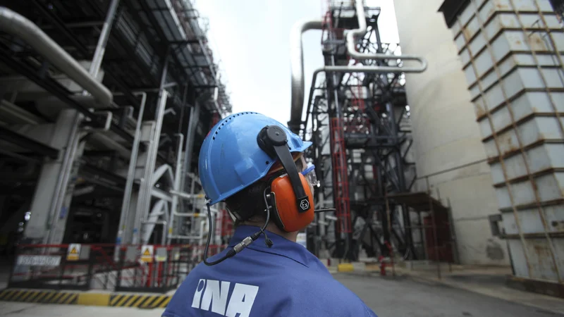 Fotografija: S Futurol tehnologijo bo Ina omogočila proizvodnjo 55.000 ton, kar znese 70 milijonov litrov naprednega etanola v sinergiji s proizvodnjo zelene energije. FOTO: Antonio Bronic / REUTERS