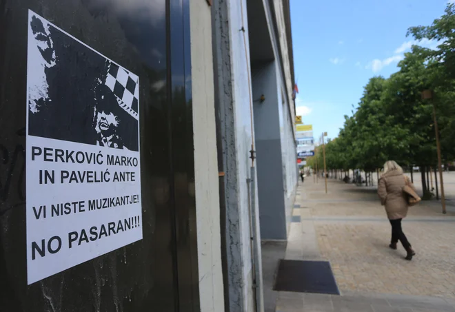 Protestni plakati v Mariboru FOTO: Tadej Regent
