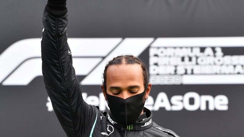 Fotografija: Lewis Hamilton se toliko kot s F1 ubada tudi z bojem za enakopravne pravice temnopoltih. FOTO: Joe Klamar/Reuters