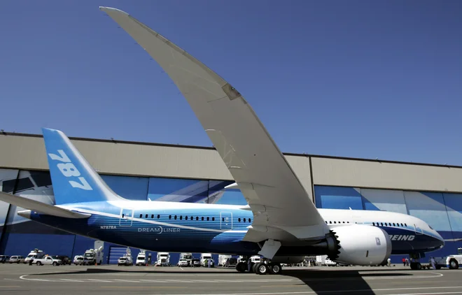 Boeing se je tokrat zanašal na široko karoserijo, proizvedeno v rekordnih številkah in si tako nakopal stroške v višini 20 milijard dolarjev. FOTO: REUTERS/Robert Sorbo
