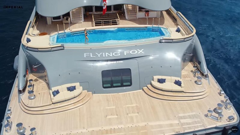 Fotografija: Ena največjih in najbolj razkošnih megajaht, ki te dni plovejo ob hrvaški obali, je Flying Fox. Kdo je njen lastnik, je velika skrivnost, šušlja pa se, da je to nihče drug kot najbogatejši človek na svetu Jeff Bezos. FOTO: Youtube