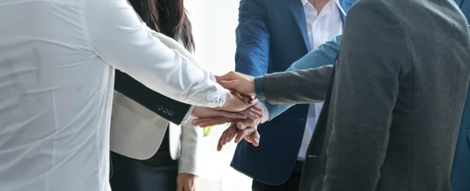 V težkih gospodarskih razmerah zaposleni potrebujejo še večjo podporo delodajalca, vračajo mu s pripadnostjo podjetju. FOTO: S. Siriporn/shutterstock