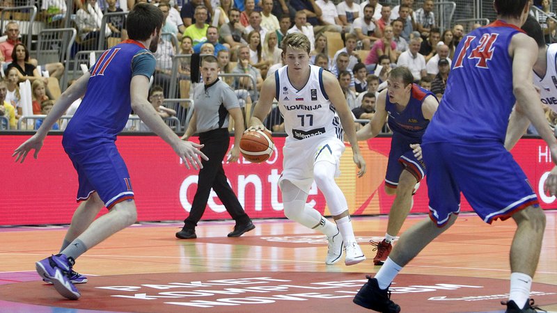 Fotografija: 30. julija 2017 je Luka Dončić odigral prvo tekmo v slovenskem dresu v Rogaški Slatini, letos ga šele čaka glavni del lige NBA. FOTO: Leon Vidic