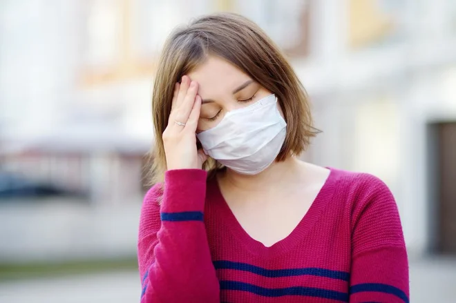 V vse več evropskih državah so maske obvezne tudi na odprtem. FOTO: Getty Images