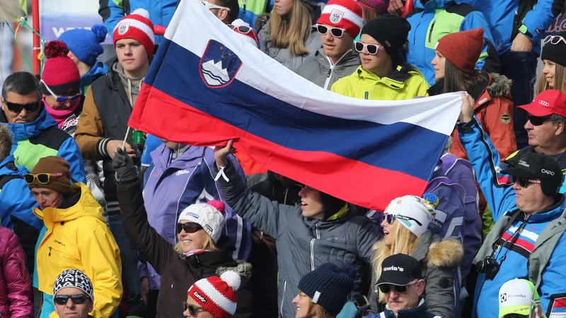 Fotografija: Prvo tekmo sezone so v Avstriji po navadi obiskali tudi ljubitelji slovenske smučarske reprezentance, a tokrat jih ne bo. FOTO: Tomi Lombar