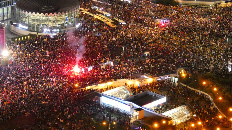 Fotografija: Varšava je polna protestnikov. FOTO: Dariusz Borowicz, Agencja Gazeta Via Reuters