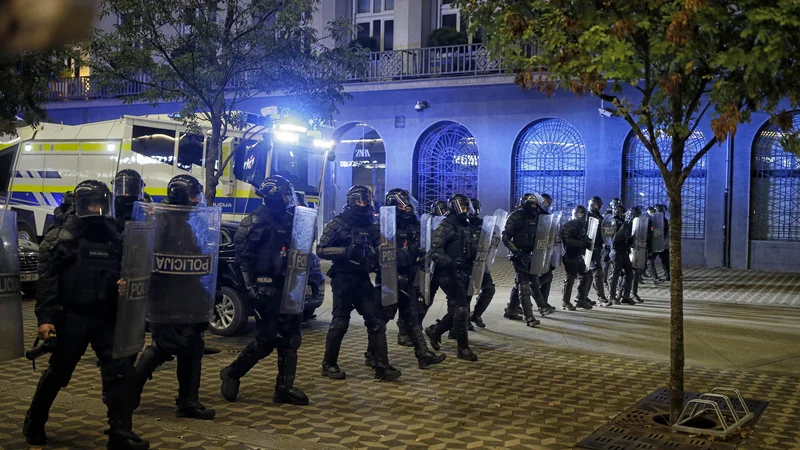 Fotografija: Fotografija z včerajšnjih protestov. FOTO: Blaž Samec, Delo