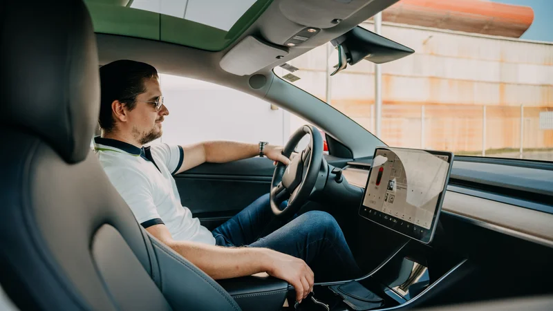 Fotografija: Za svoj prvi milijon si je kupil električni avtomobil tesla model S in parcelo v Portorožu. Fotografije: osebni arhiv