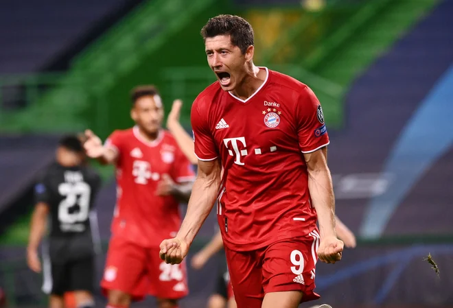 Robert Lewandowski je na osmih tekmah bundeslige zabil kar 12 golov. FOTO: Franck Fife/Reuters