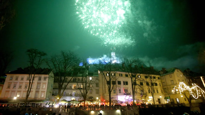 Fotografija: Novoletni čas je poln pokanja. FOTO: Roman Šipić, Delo