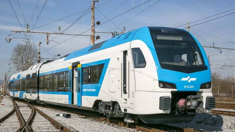 Fotografija: Novi dizelski vlak Stadler Flirt. FOTO: Slovenske železnice