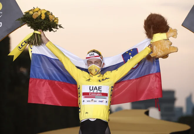 Tadej Pogačar je osvojil Tour de France, Primož Roglič je bil drugi.&nbsp; FOTO: Benoit Tessier, Reuters