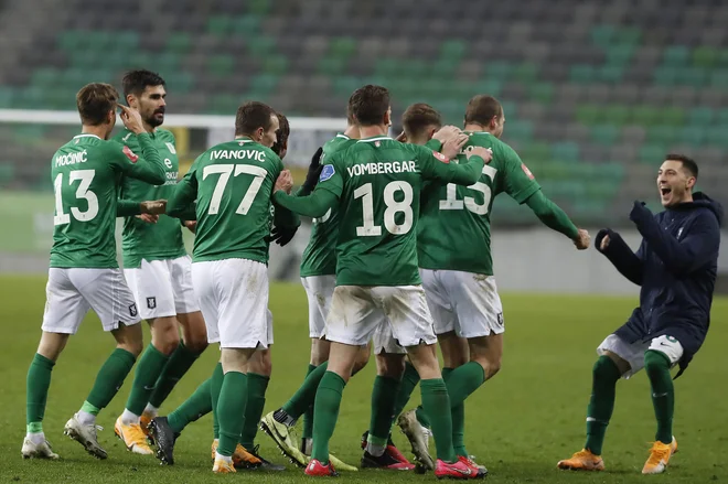 Nogometaši Olimpije niso igrali s korono, zanikajo obtožbe iz kluba. FOTO: Leon Vidic