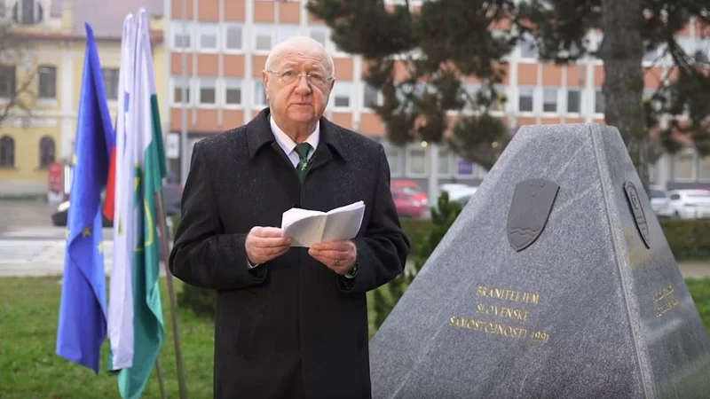 Fotografija: Na virtualni proslavi ob Dnevu samostojnosti in enotnosti, v Murski Soboti, ostro spregovoril generalmajor Ladislav Lipič. FOTO: Oste Bakal