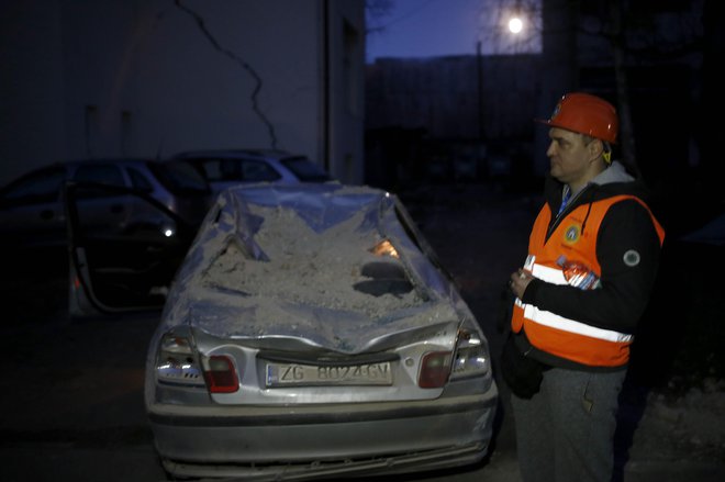 Posledice potresa v hrvaškem mestu Petrinja, 29. 12. 2020. FOTO: Blaž Samec, Delo