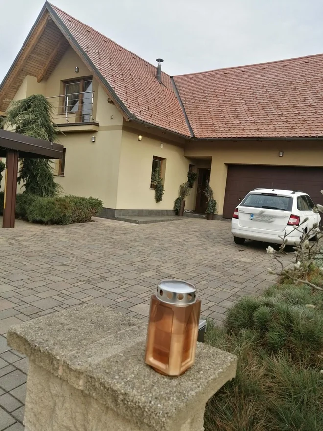 Hiša groze, v kateri sta umrla Jožica in Branko Lešnik. FOTO: Aleš Andlovič