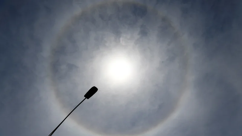 Fotografija: Globalno segrevanje bi reševali z omejitvijo sončne svetlobe. FOTO: William WEST / AFP