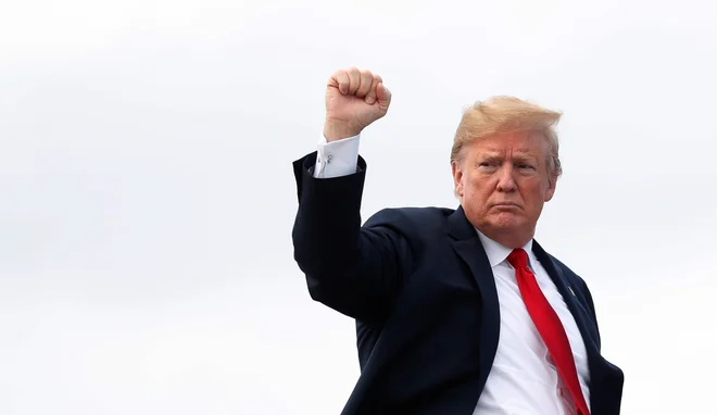Trumpu so blokirali račune na spletnih omrežjih. FOTO: Kevin Lamarque, Reuters