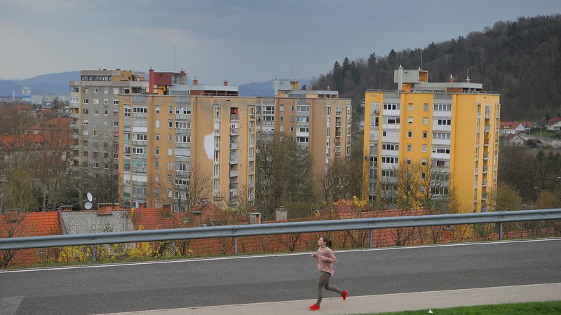 Fotografija: Potresno najbolj nevarne so tudi stolpnice v Streliški ulici v Ljubljani. FOTO: Jože Suhadolnik